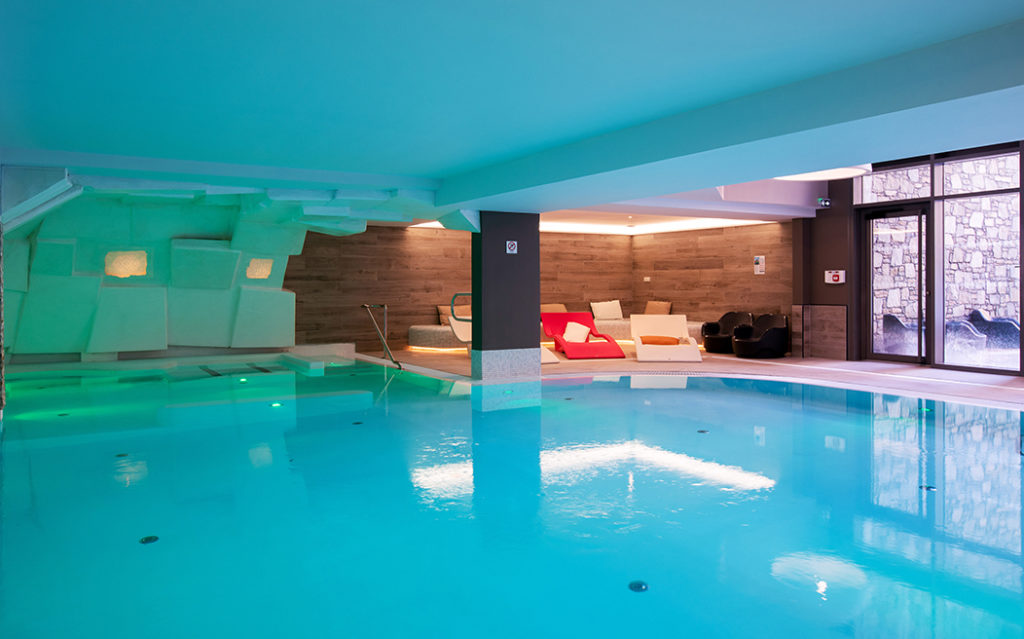 Picture of the swimming pool in the residence